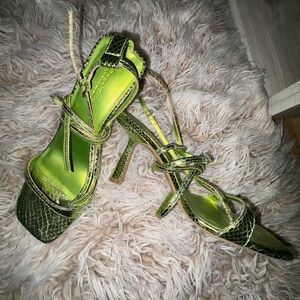 GREEN METALLIC HEELS 💚